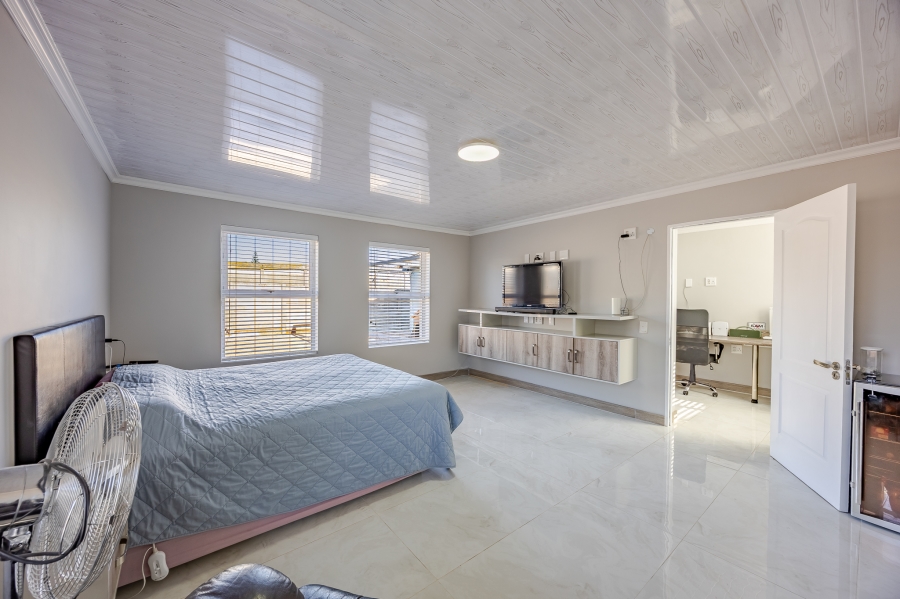 4 Bedroom Property for Sale in Bothasig Western Cape